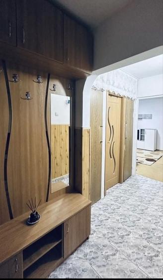 Apartament cu 3 camere semidecomandat în Dacia