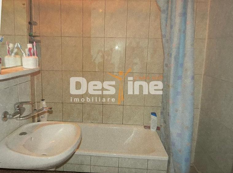 Apartament cu 3 camere decomandat în Calea București