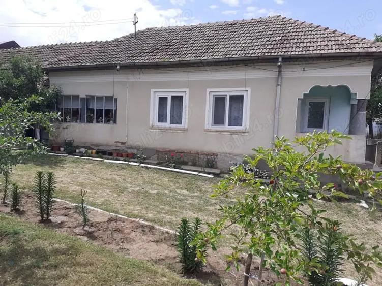 Casă cu 6 camere în Ostroveni