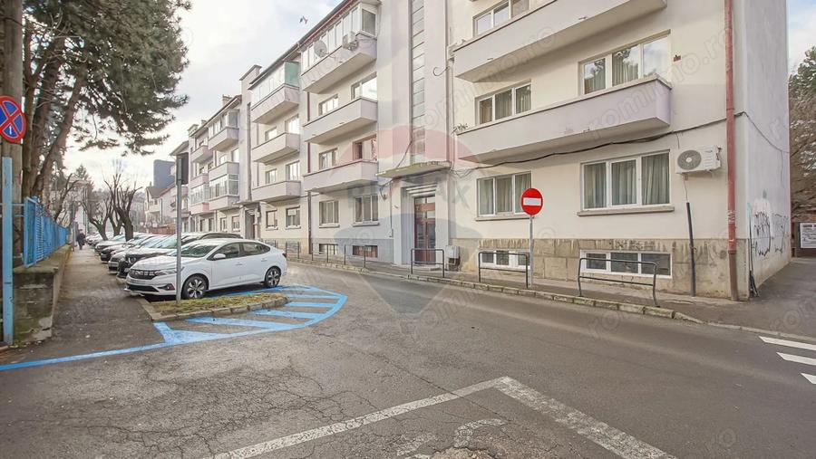 Apartament cu 3 camere decomandat în Centrul Civic