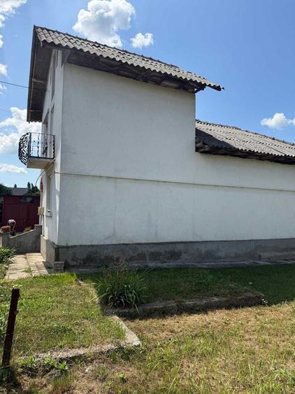 Casă cu 4 camere în Săteni