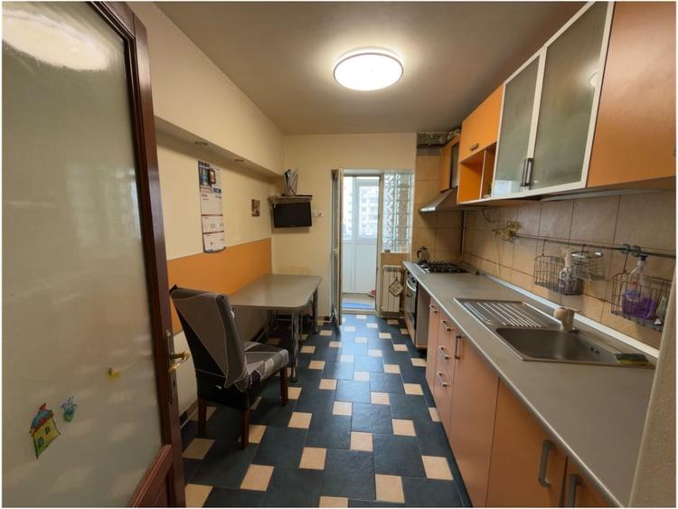 Apartament cu 2 camere decomandat, mobilat în Republicii
