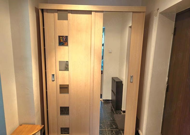 Apartament cu 3 camere semidecomandat în Dristor