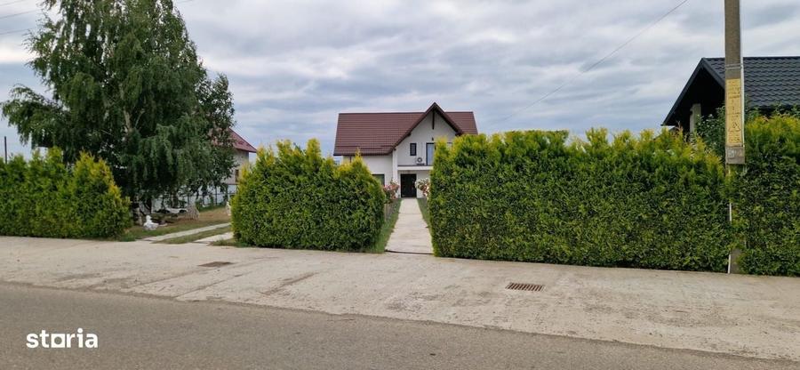 Casă cu 4 camere în Giulești