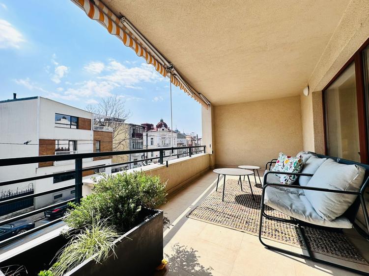 Apartament cu 3 camere decomandat, mobilat în P-ța Victoriei