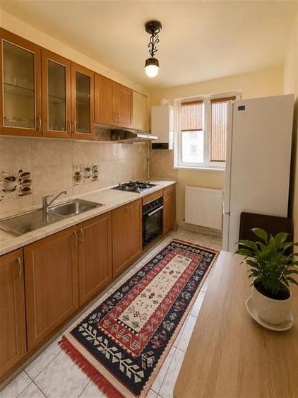 Apartament cu 4 camere semidecomandat, mobilat în Tractorul