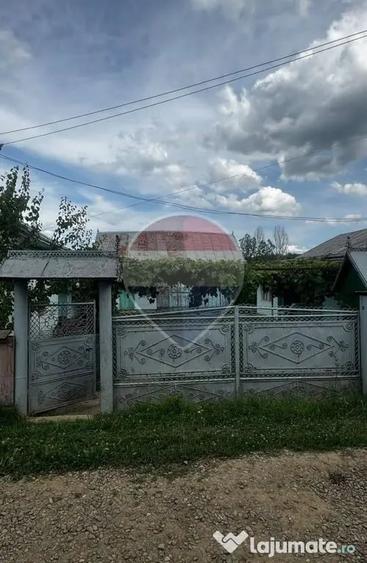 Casă cu 3 camere cu Teren 2600 Mp în Udești