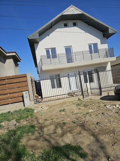 Casă cu 6 camere cu Teren 138 Mp în Lumina