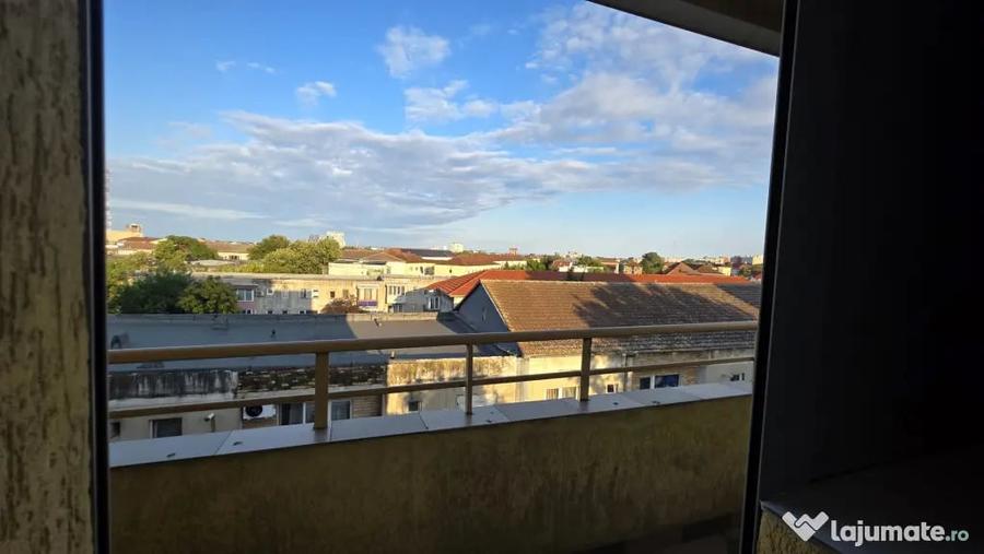 Apartament cu 4 camere decomandat în Complex Studențesc