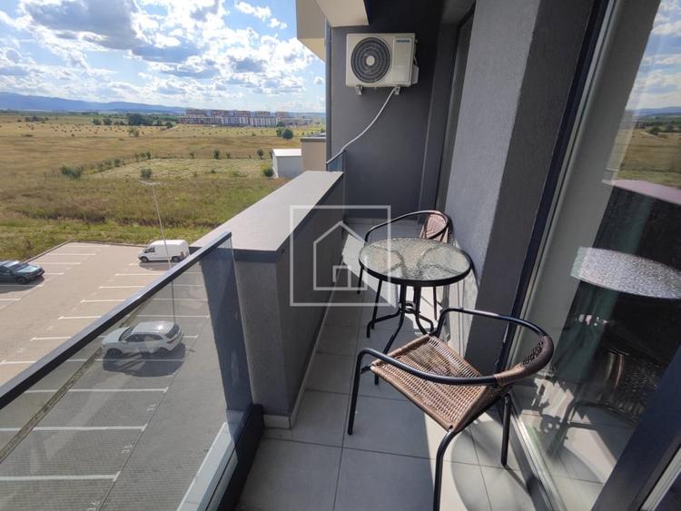 Apartament cu 3 camere semidecomandat, mobilat în Periferie