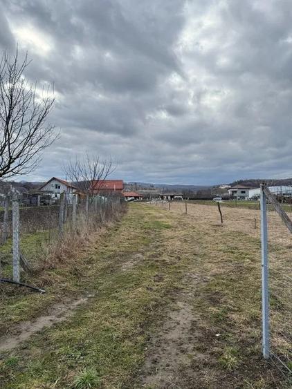 Teren Construcții de 2060 mp, în Luna de Sus