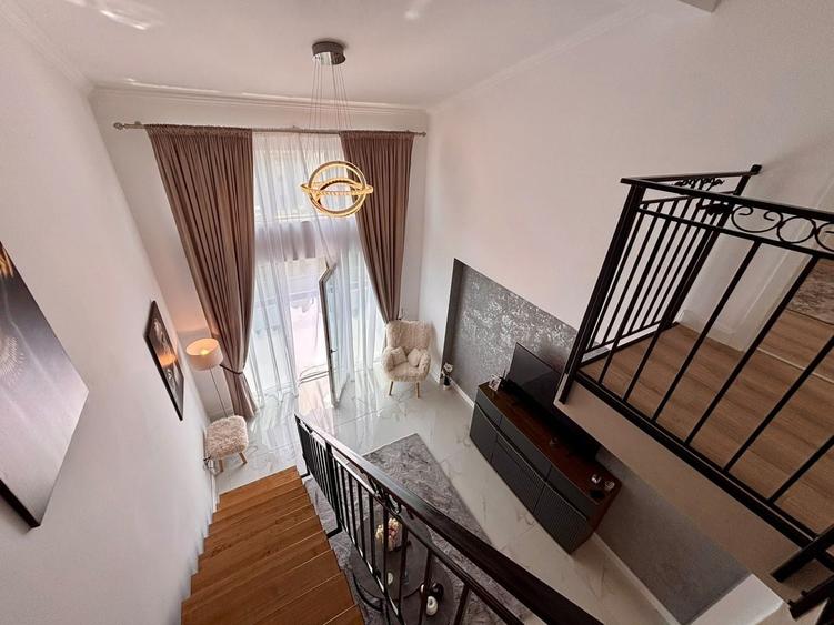 Apartament cu 5 camere decomandat în Cristian
