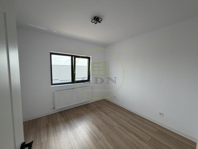 Casă individuală cu 5 camere cu Canalizare în Cârcea