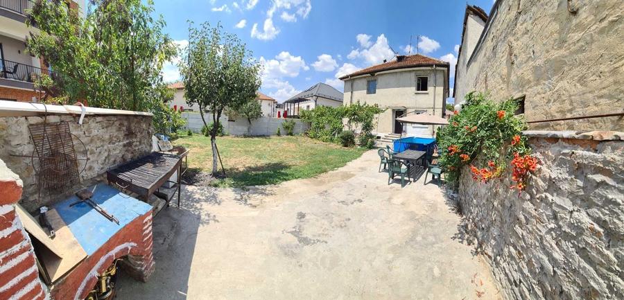 Casă cu 4 camere în Central