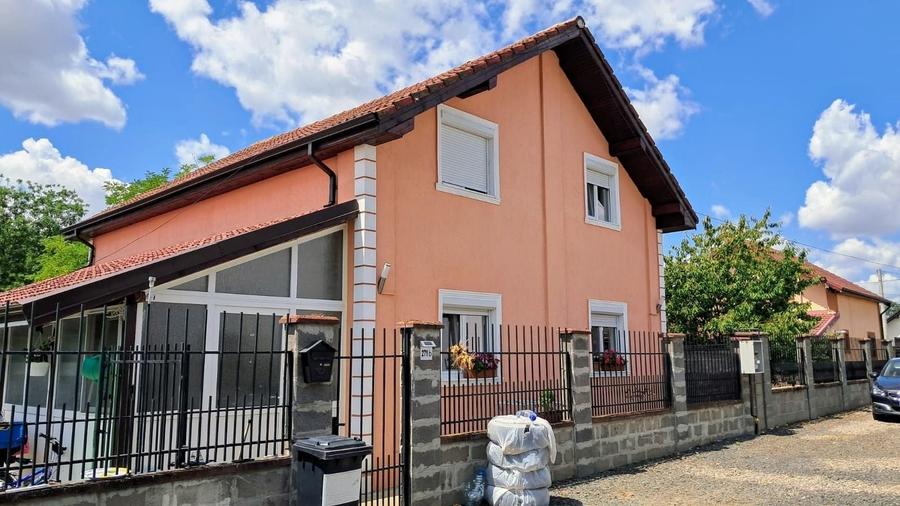 Casă individuală cu 5 camere cu Canalizare în Utvin