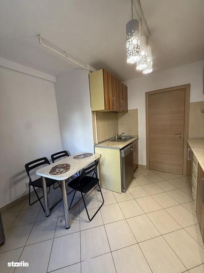 Apartament cu 3 camere decomandat în Lacul Tei