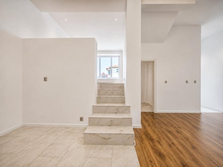 Duplex cu 5 camere cu Canalizare în Tunari