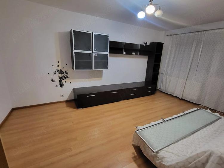 Apartament cu 3 camere decomandat, mobilat în Moinești