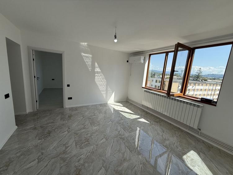 Apartament cu 3 camere semidecomandat în Autogară