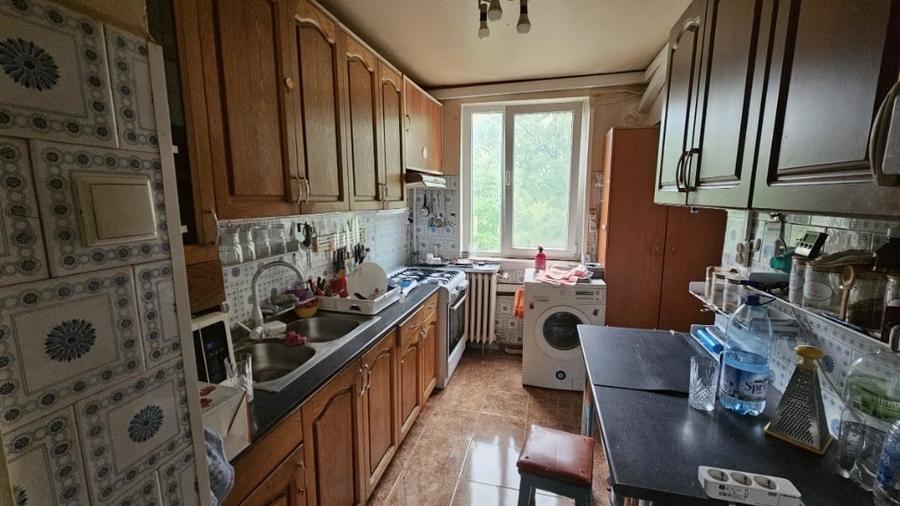Apartament cu 3 camere decomandat în Alexandriei