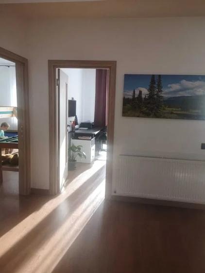 Apartament cu 3 camere semidecomandat, mobilat în Florești