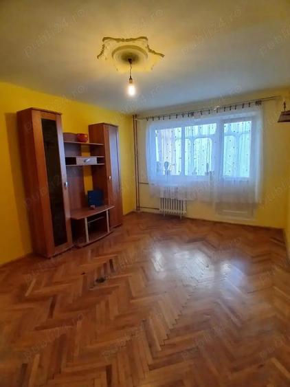 Apartament cu 3 camere decomandat, mobilat în Girocului