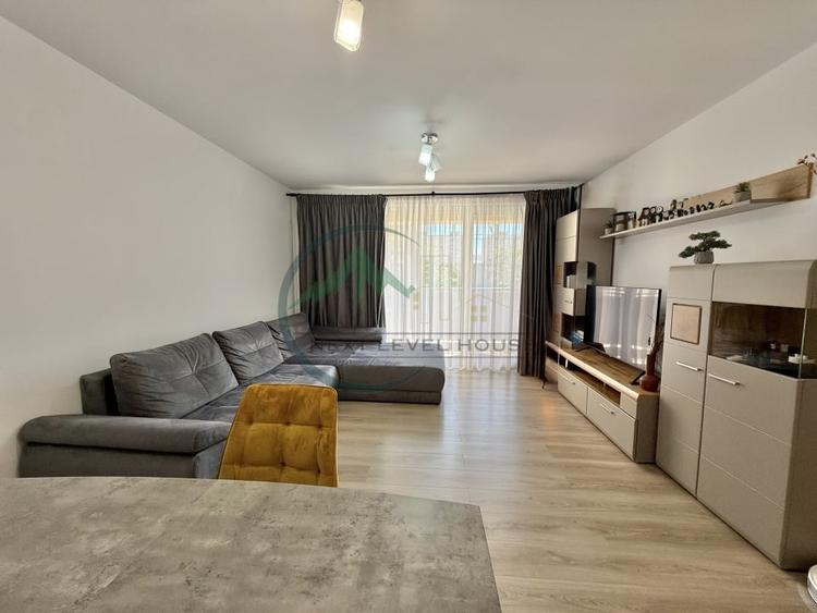Apartament cu 3 camere decomandat, mobilat în Astra