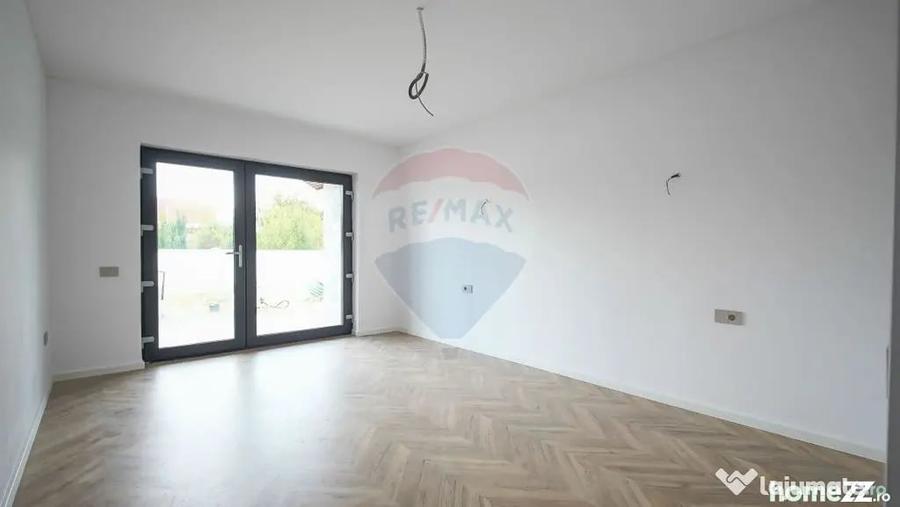 Casă cu 4 camere cu Teren 560 Mp în Stupini