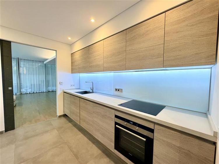 Apartament cu 4 camere decomandat, mobilat în Primăverii