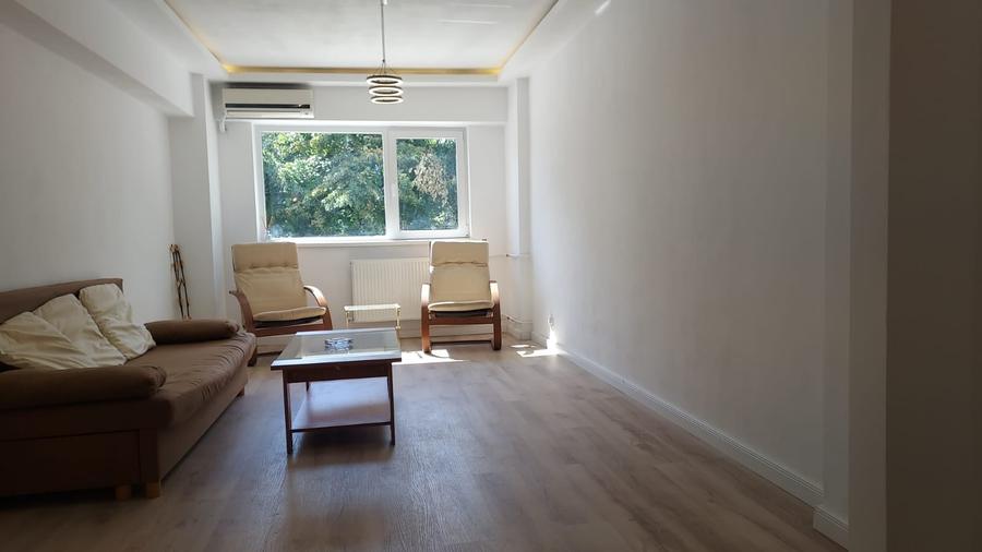 Apartament cu 4 camere decomandat în Tineretului