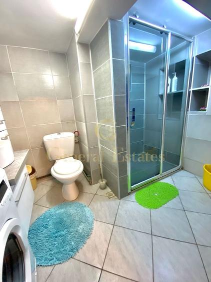 Apartament cu 3 camere semidecomandat în Central