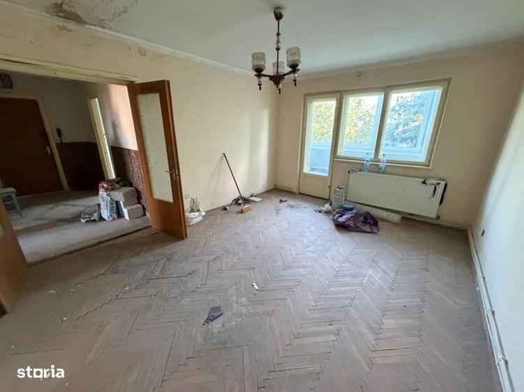 Apartament cu 3 camere decomandat în Central