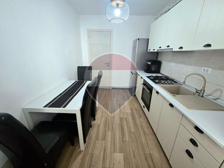 Apartament cu 3 camere decomandat, mobilat în Central