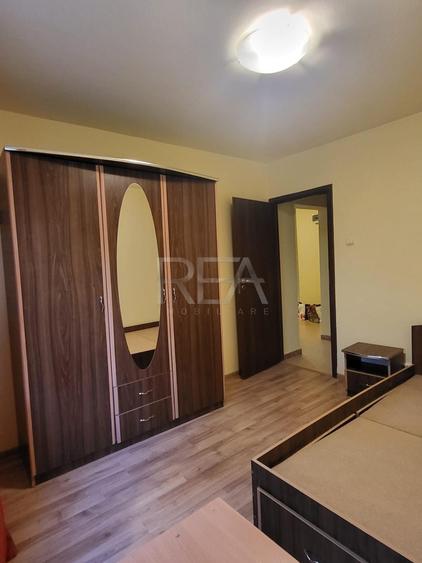 Apartament cu 4 camere semidecomandat, mobilat în Gorjului