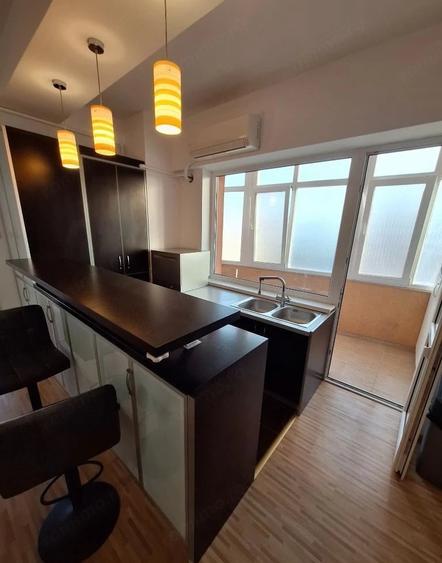 Apartament cu 3 camere decomandat în Berceni