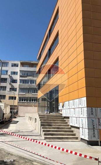 Spațiu comercial, de 1,039 mp, în Ultracentral