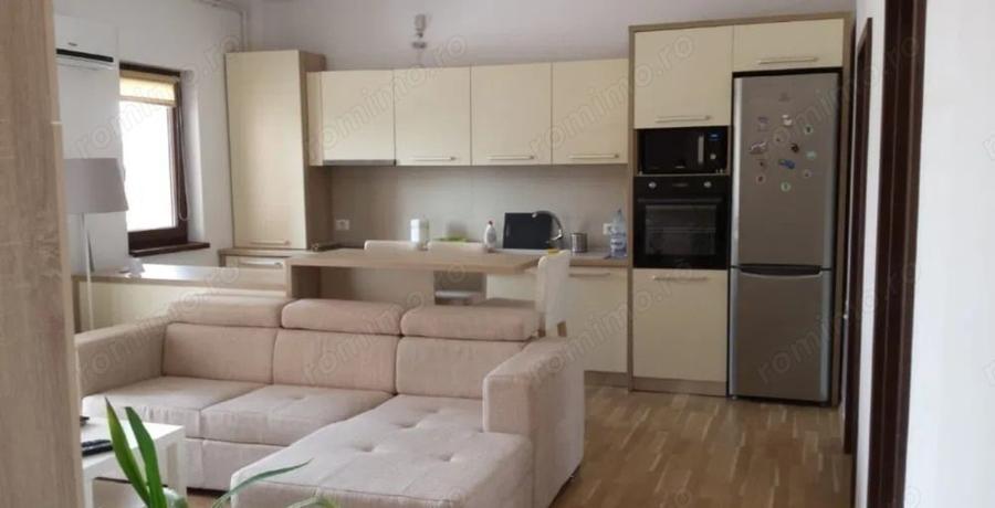 Apartament cu 3 camere semidecomandat în Girocului