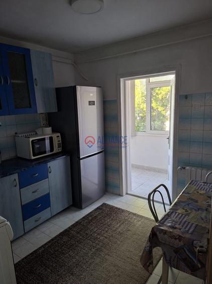 Apartament cu 2 camere decomandat în Trocadero
