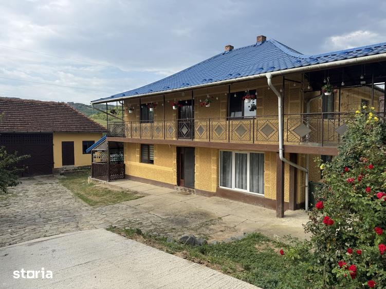 Casă cu 6 camere cu Teren 1000 Mp în Central