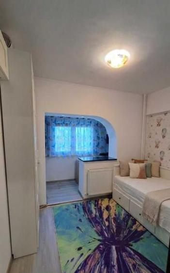 Apartament cu 4 camere decomandat în Olteniței