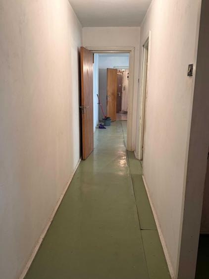 Apartament cu 3 camere semidecomandat în Apusului