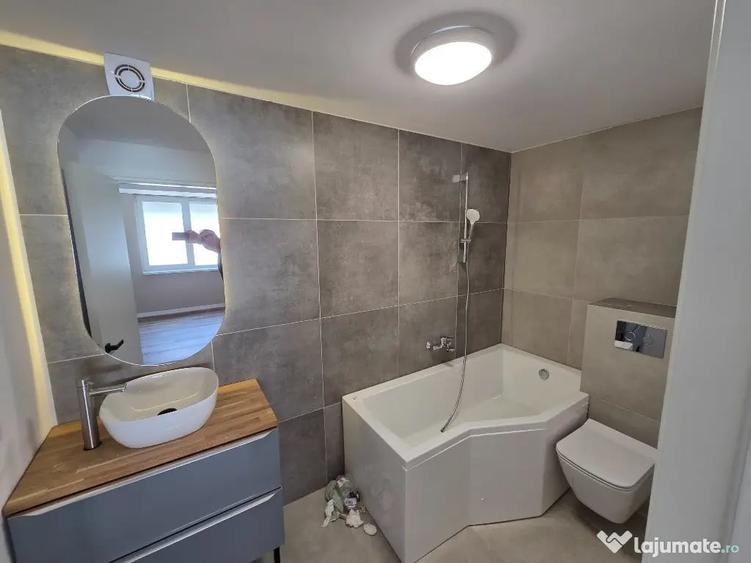 Apartament cu 3 camere decomandat în Băneasa