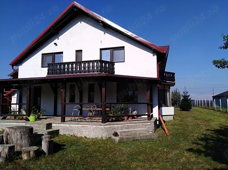 Casă cu 5 camere cu Teren 1800 Mp în Glăjărie