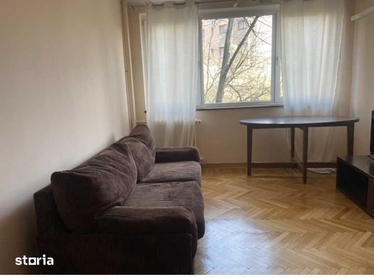 Apartament cu 3 camere semidecomandat în Titan