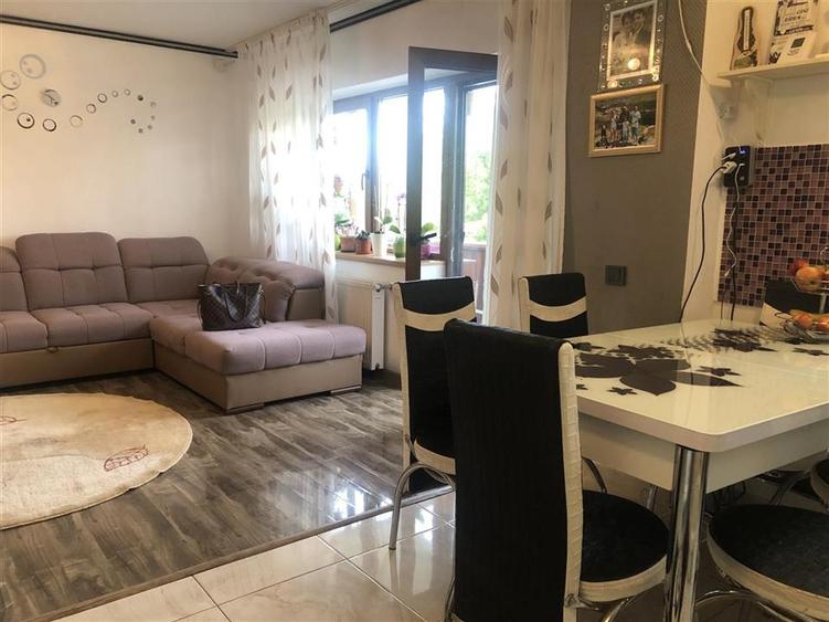 Apartament cu 4 camere decomandat, mobilat în Noua