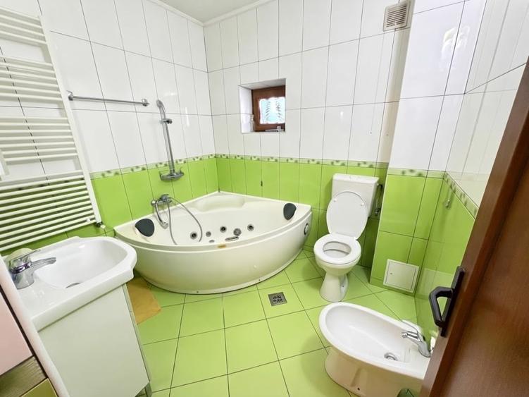 Casă individuală cu 5 camere cu Canalizare în Sud