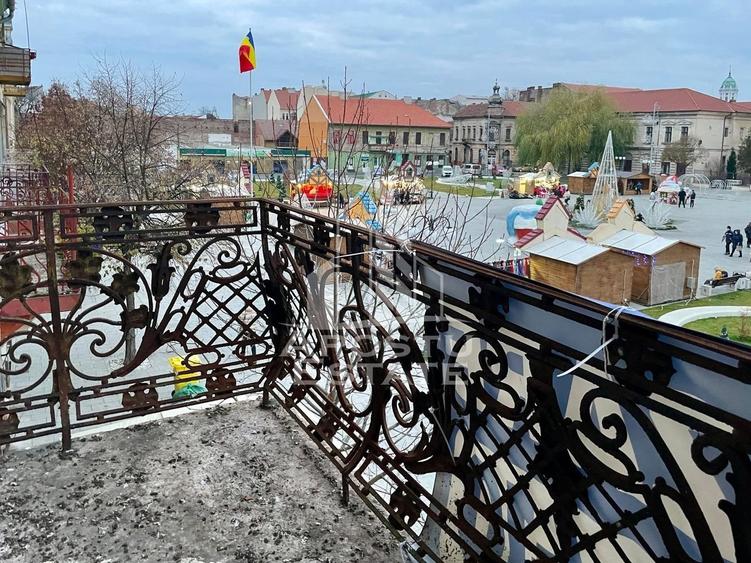 Apartament 3 camere cu vedere si balcon spre Piata Catedralei - 14