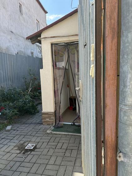 Oportunitate de investitie str Salciilor 2 apartamente cu curte la pret de garsoniera - 16