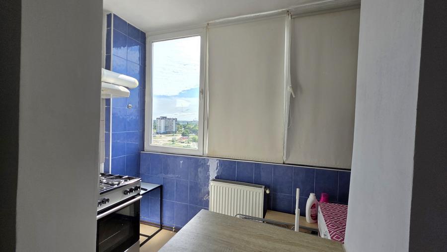 Apartament cu 3 camere semidecomandat, mobilat în Circumvalațiunii