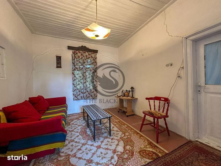 Casă cu 4 camere cu Teren 3808 Mp în Șirna